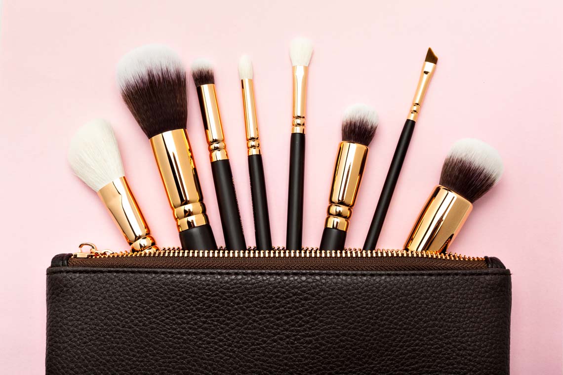 HOW TO CLEAN MAKEUP BRUSHES: SECRETS AND TIPS